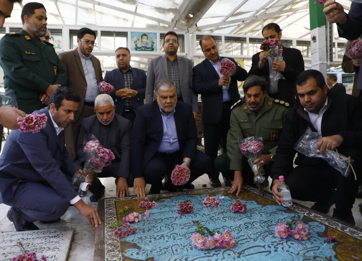 ادای احترام مدیران شهری به مقام شامخ شهدا